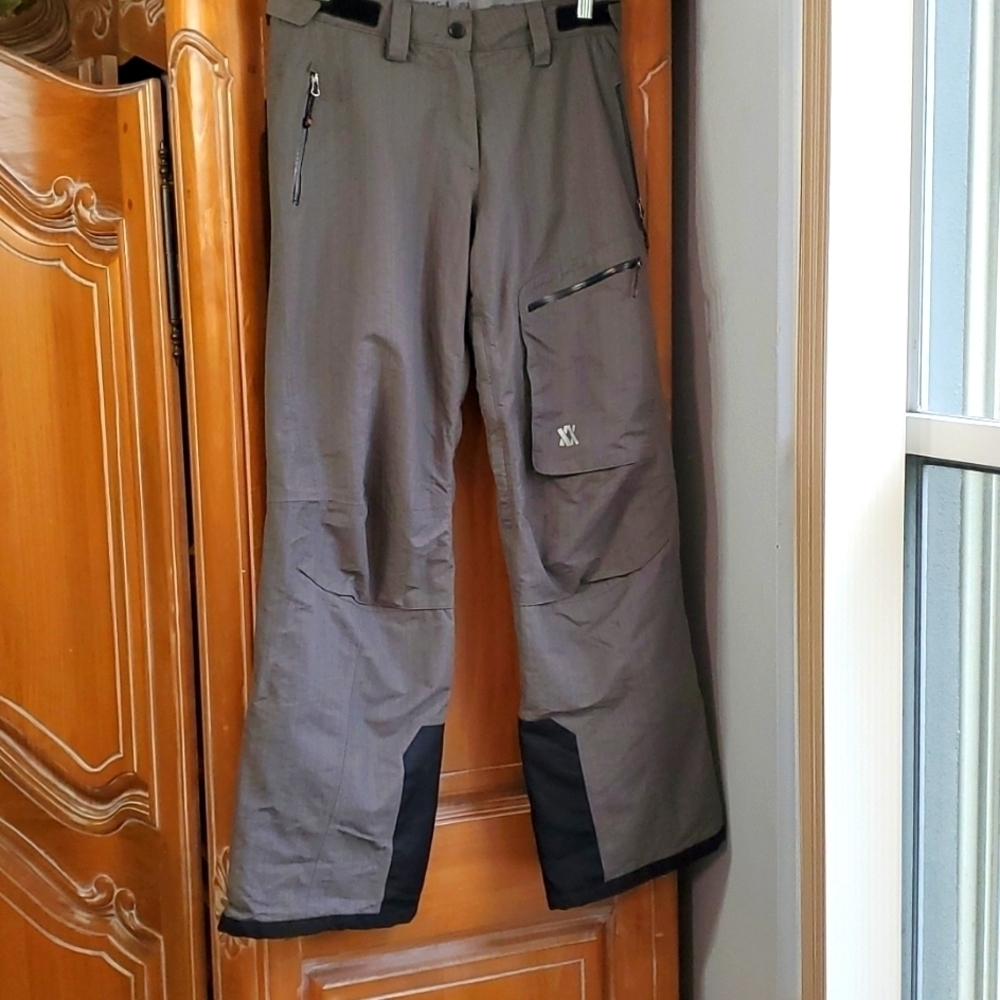 Volkswagen,‎ Big Mountain women's snow pants. Size 4. Excellent condition.